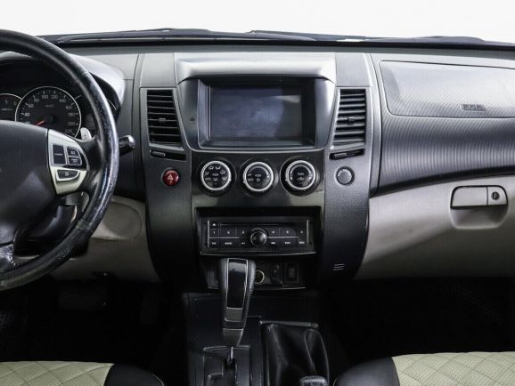 Mitsubishi Pajero Sport, 2.5 л, АТ, 2015 фото 2