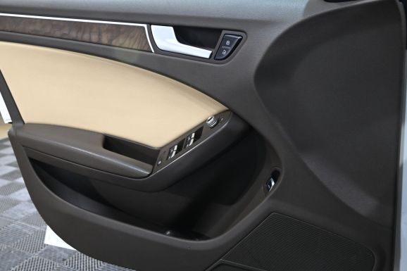 Audi A4, 1.8 л, Вариатор, 2012 фото 9