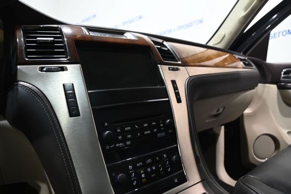 Cadillac Escalade, 6.2 л, АТ, 2011 фото 10
