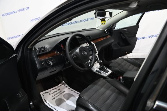 Volkswagen Passat, 1.8 л, Робот, 2010 фото 10