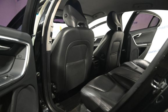 Volvo S60, 2.5 л, АТ, 2011 фото 1
