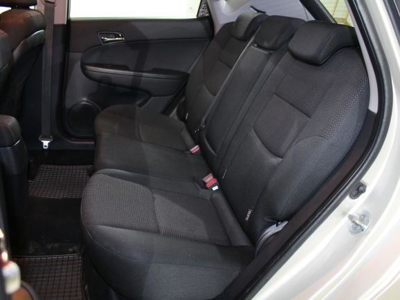 Hyundai i30, 1.6 л, МТ, 2010 фото 1