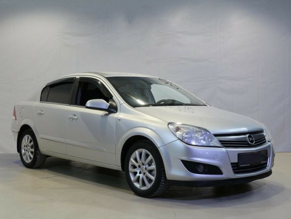 Opel Astra, 1.8 л, АТ, 2011 фото 4