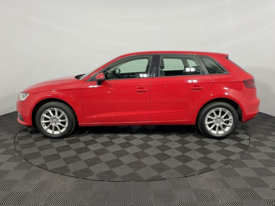 Audi A3, 1.8 л, Робот, 2015 фото 9