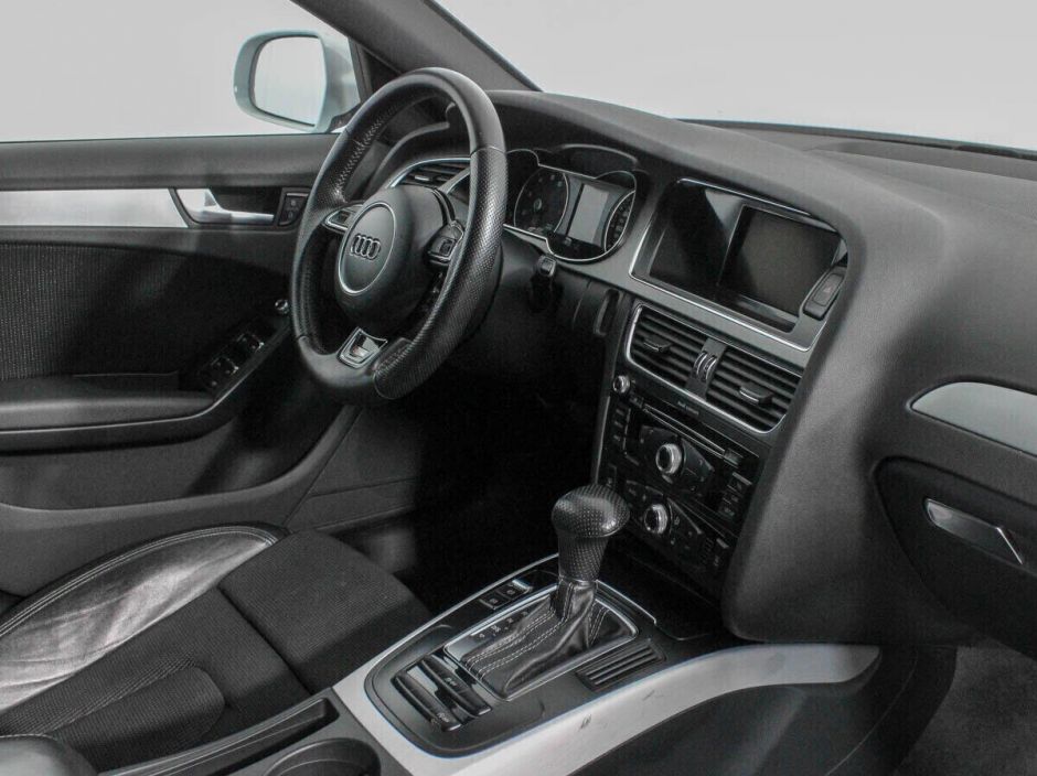 Audi A4, 2.0 л, Робот, 2011 фото 13
