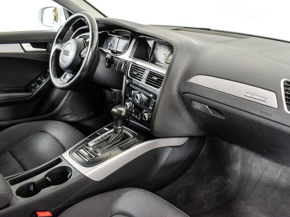 Audi A4, 2.0 л, Робот, 2011 фото 2