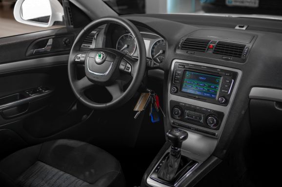 Skoda Octavia, АТ, 2012 фото 11