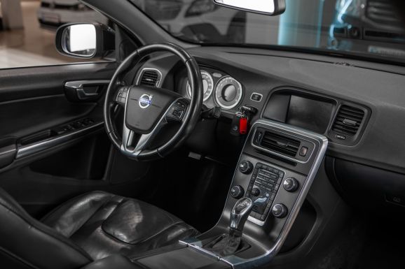 Volvo S60, АТ, 2012 фото 9