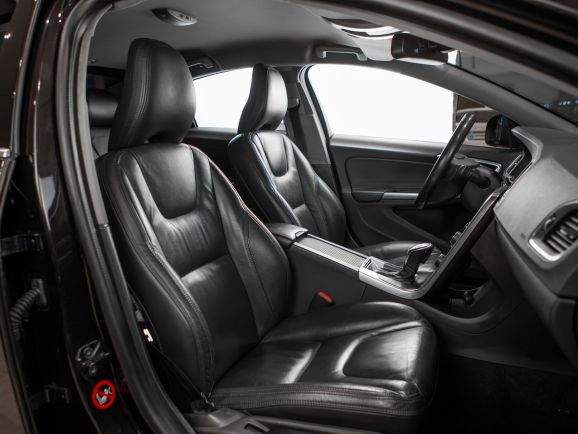 Volvo S60, АТ, 2012 фото 17
