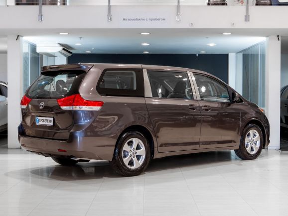 Toyota Sienna, АТ, 2012 фото 4