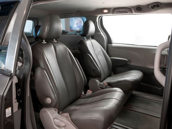 Toyota Sienna, АТ, 2012 фото 13