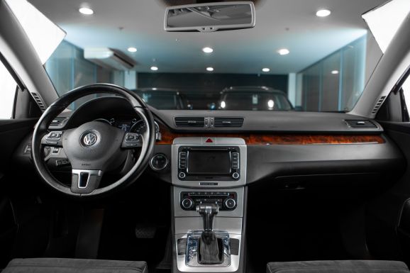 Volkswagen Passat, Робот, 2010 фото 11