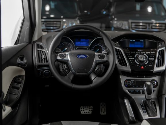 Ford Focus, Робот, 2011 фото 9