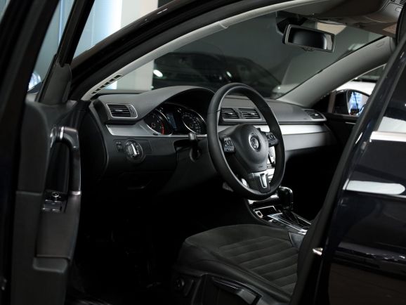 Volkswagen Passat, Робот, 2011 фото 7