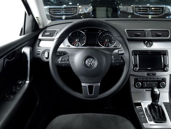Volkswagen Passat, Робот, 2011 фото 15