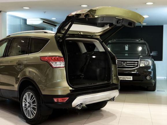 Ford Kuga, Робот, 2013 фото 2