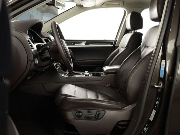 Volkswagen Touareg, АТ, 2015 фото 10