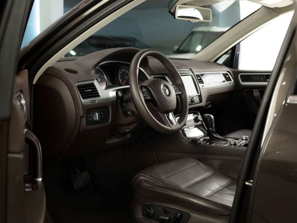 Volkswagen Touareg, АТ, 2015 фото 13