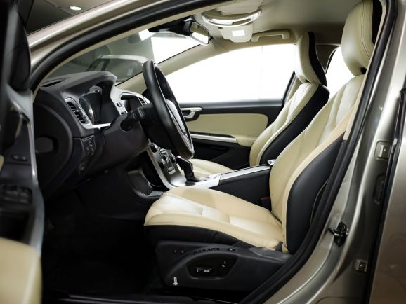 Volvo S60, Робот, 2012 фото 9