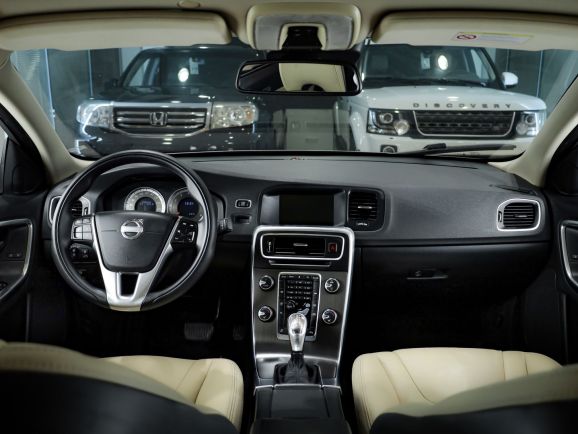 Volvo S60, Робот, 2012 фото 15