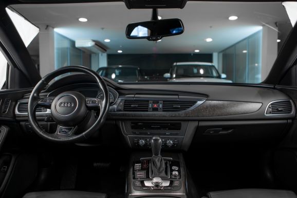 Audi A6, Робот, 2016 фото 16