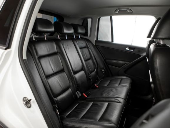 Volkswagen Tiguan, АТ, 2010 фото 2