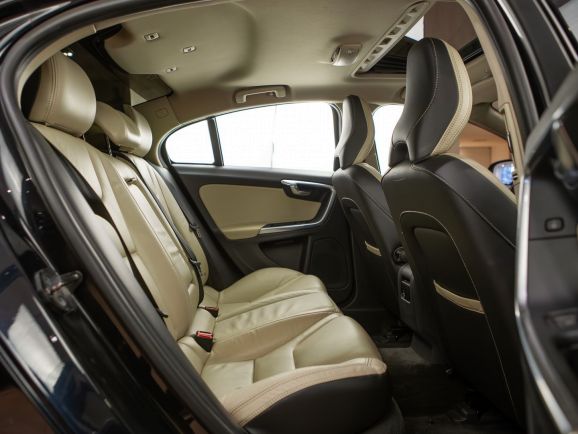 Volvo S60, АТ, 2012 фото 8