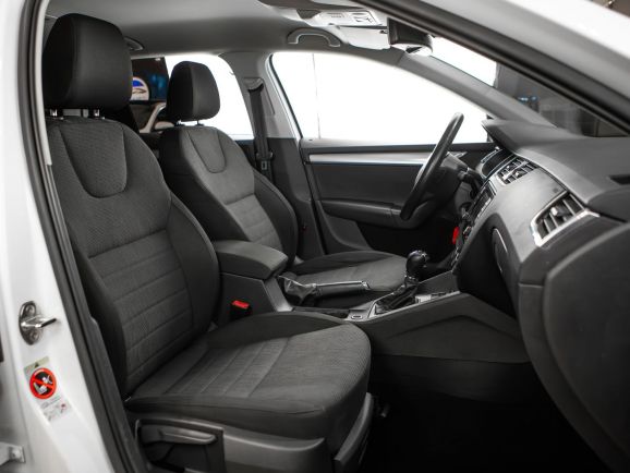 Skoda Octavia, Робот, 2014 фото 15