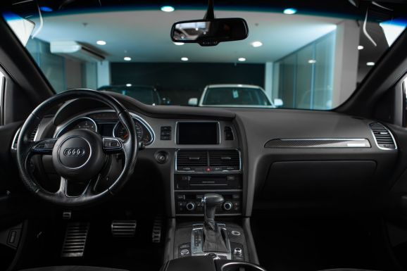 Audi Q7, АТ, 2013 фото 16