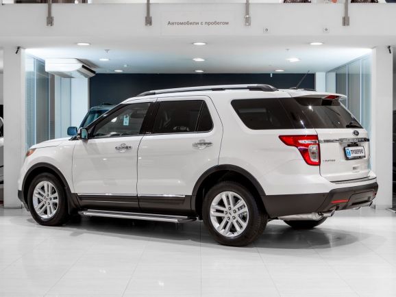 Ford Explorer, АТ, 2012 фото 6