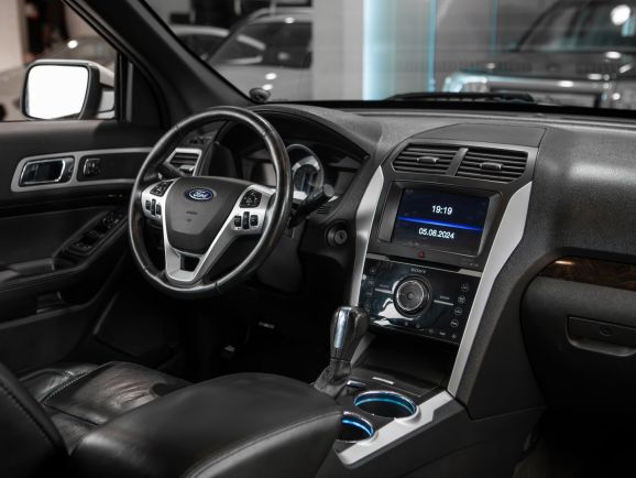Ford Explorer, АТ, 2012 фото 7