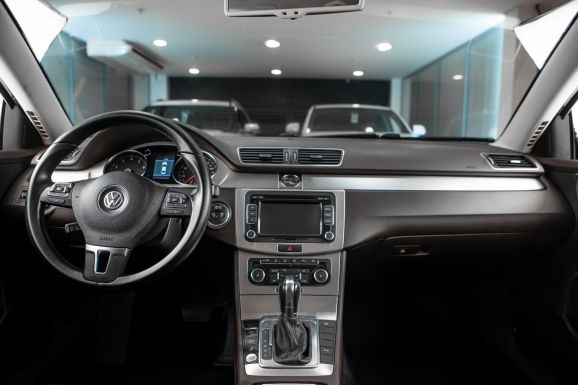 Volkswagen Passat, Робот, 2011 фото 15