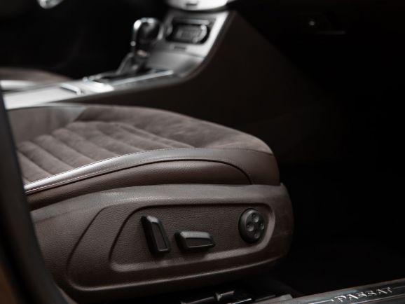 Volkswagen Passat, Робот, 2011 фото 18