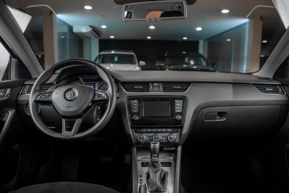 Skoda Octavia, Робот, 2013 фото 8