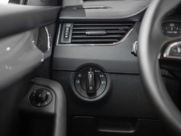 Skoda Octavia, Робот, 2013 фото 10