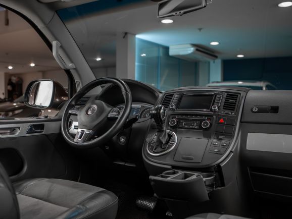 Volkswagen Multivan, Робот, 2010 фото 7