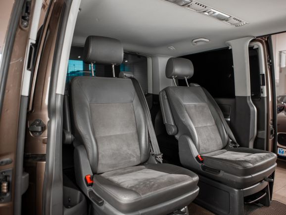 Volkswagen Multivan, Робот, 2010 фото 8