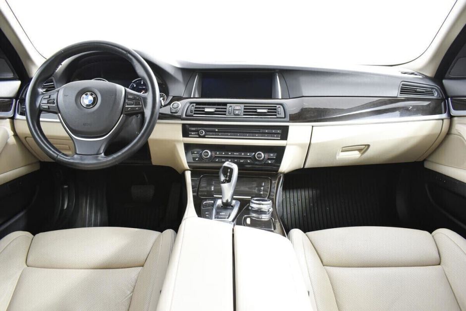 BMW 5 серии, 3.0 л, АТ, 2015 фото 13