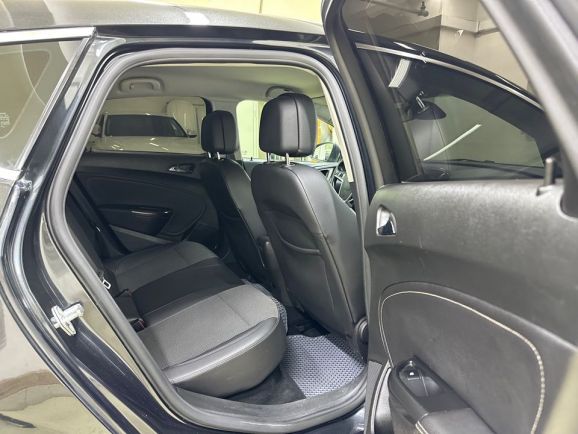 Opel Astra, 1.6 л, АТ, 2011 фото 2