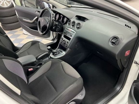 Peugeot 308 Premium Pack, 1.6 л, МТ, 2011 фото 19