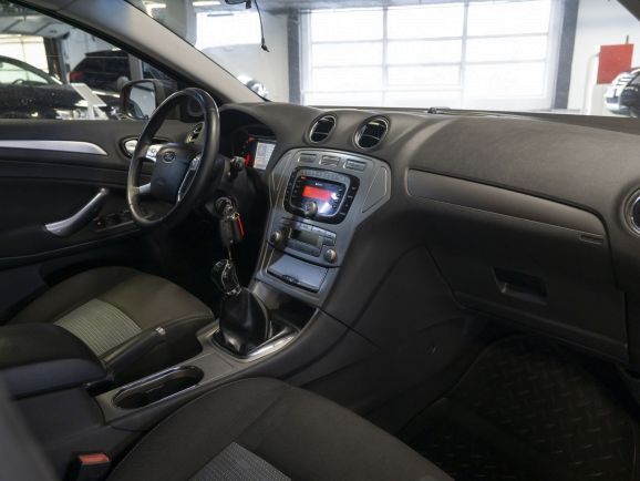 Ford Mondeo Ghia, 2.0 л, МТ, 2009 фото 2