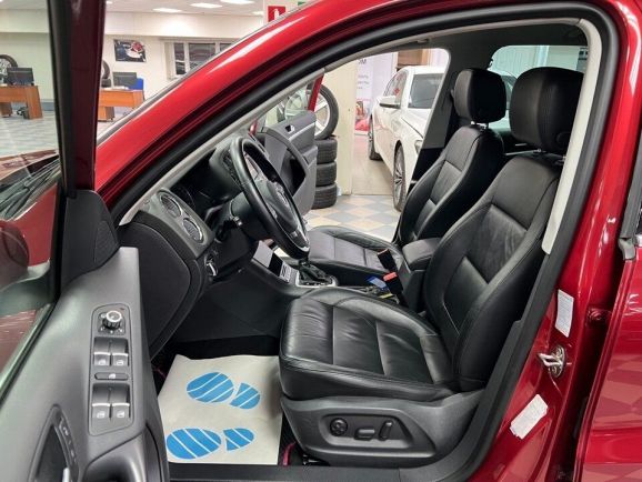 Volkswagen Tiguan Sport&Style, 2.0 л, АТ, 2011 фото 21