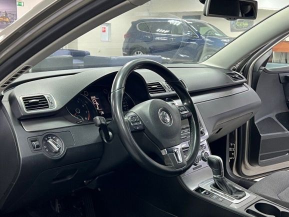Volkswagen Passat Comfortline, 1.8 л, Робот, 2014 фото 11