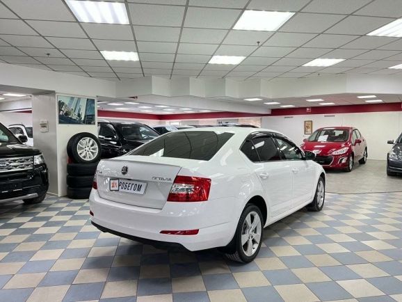 Skoda Octavia Laurin&Klement, 1.8 л, Робот, 2014 фото 4