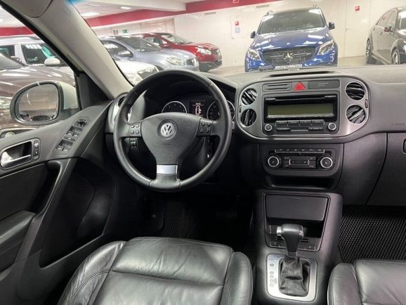 Volkswagen Tiguan Sport&Style, 2.0 л, АТ, 2010 фото 12