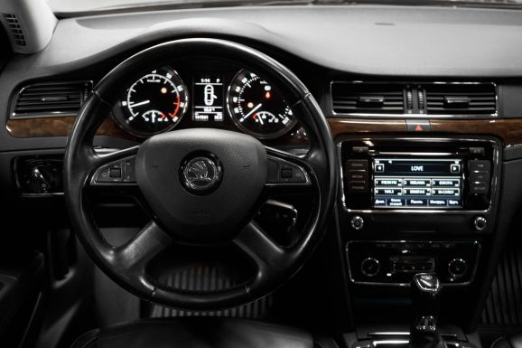 Skoda Superb, 1.8 л, Робот, 2013 фото 12