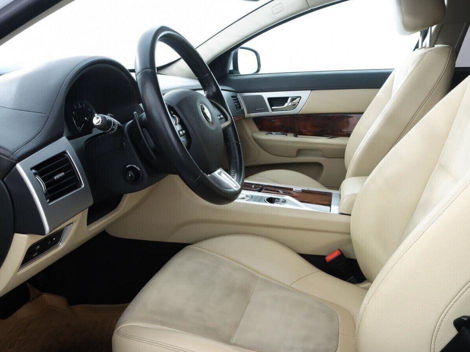 Jaguar XF, 2.0 л, АТ, 2014 фото 10