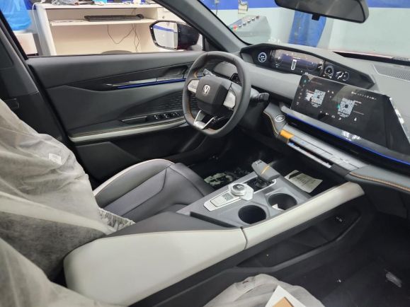 Changan UNI-V DLX, 1.5 л, Робот, 2024 фото 2