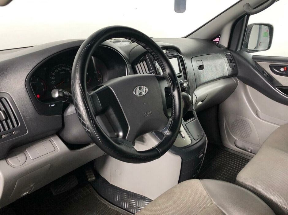 Hyundai Grand Starex, 2.5 л, АТ, 2014 фото 11