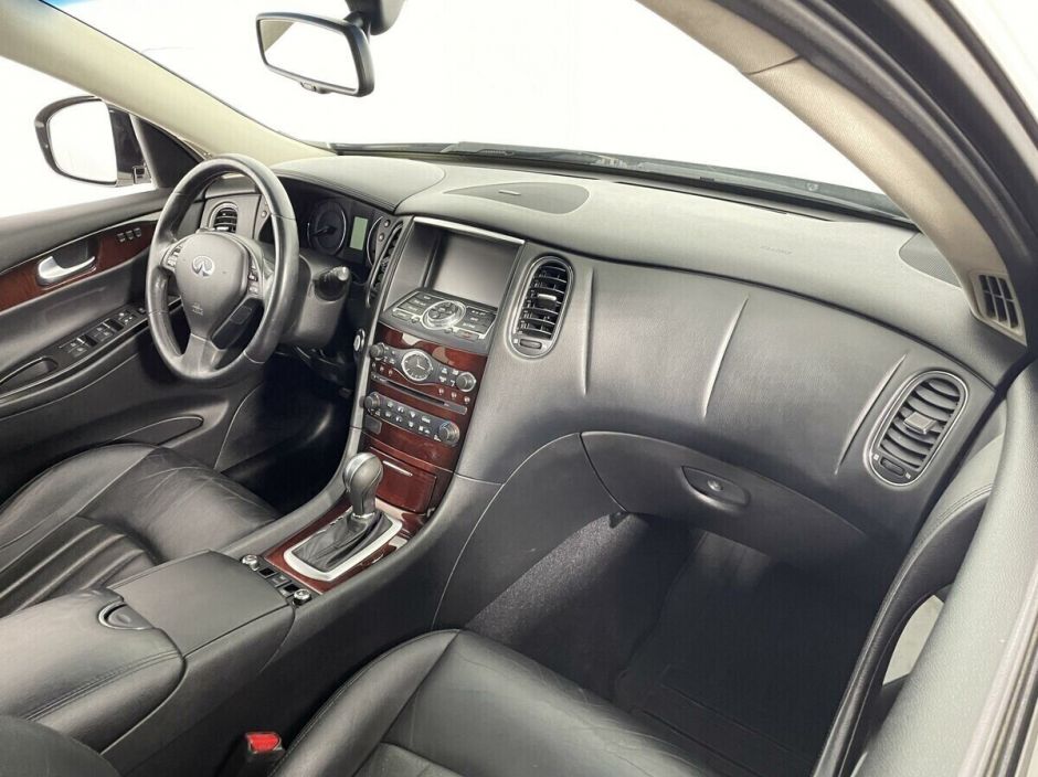 Infiniti QX50, 2.5 л, АТ, 2015 фото 2